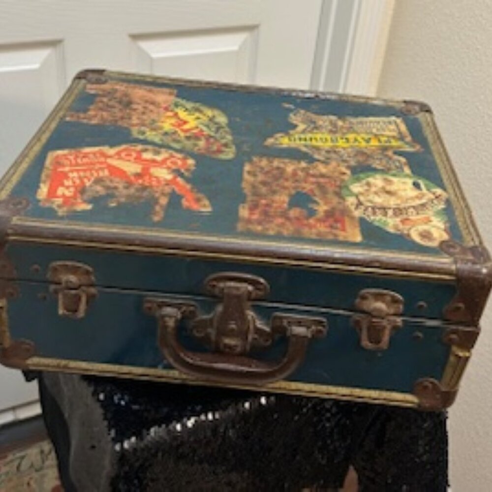 Rare find! Vintage Unmarked, Metal Suitcase Roller Skate Case circa 1950s-1960s
